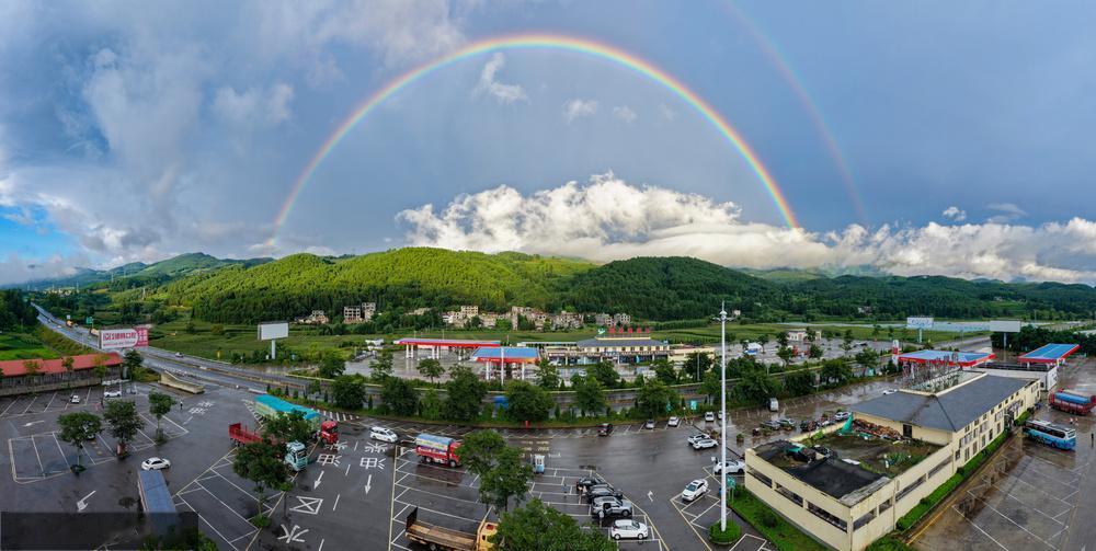 人生什么时候会大彻大悟呢？就是遇到坎坷的时候，磨难的时候。才会大彻大悟。生离死别