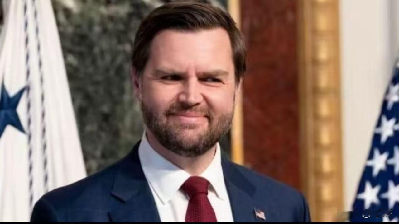 有个事越扒越觉得后脊发凉。

大家都盯着特朗普那个老头，其实真正让人后背冒冷汗的