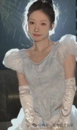 记住，真正的颜值自由，是拥有对镜子说"我就长这样"的勇气。小婉自曝整容，整容花的