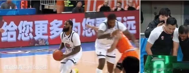 克里斯被掏裆！黎伊阳这动作挺坏的被驱逐




山东对阵福建比赛中，黎伊阳掏裆克