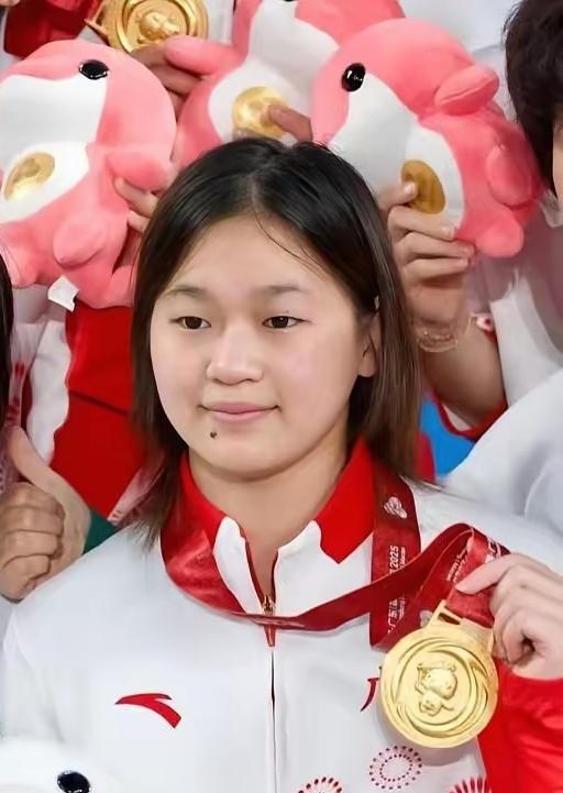 每次听到有人议论全妹
都想认真说句：不了解就别急着下判断她现在的状态从不是“放飞