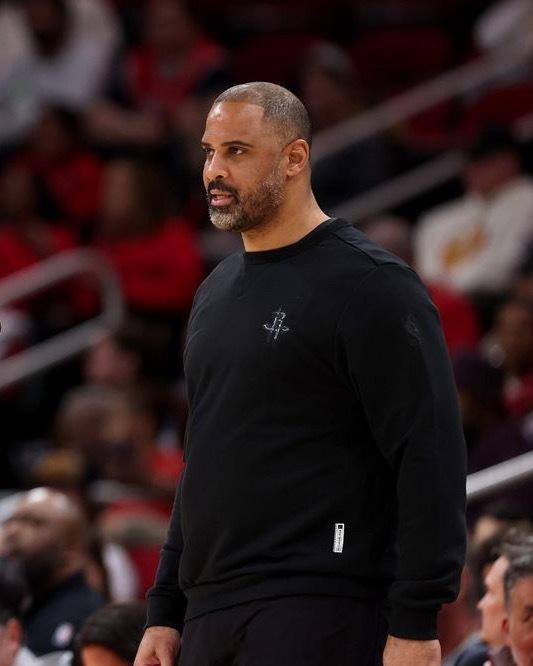 记者：“今天球队只有12次失误，主要集中在杜兰特、申京和阿门，这是否会成为球队未