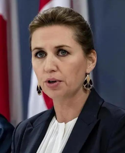 真是讽刺至极！
舔狗舔到最后一无所有！
骂遍中俄，结果转头一看，自家的“后院”格