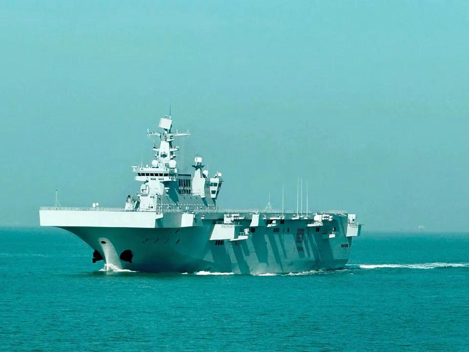 《江神子·颂零七五》平放直升阔海视，肚容大栖平岸劫。狼子莫比今斯物，琉球尽收无伤