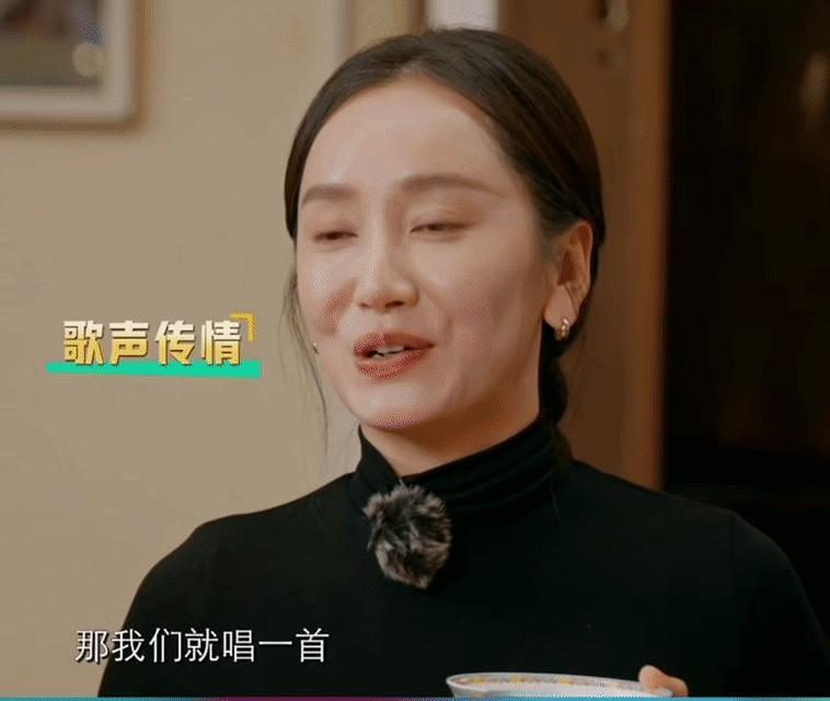 董晴你怎么转行唱歌了 在草原上吃饭突然开启音乐节模式！董晴和外籍伙伴被蒙古族朋友