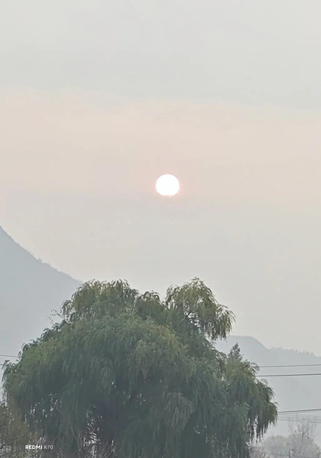 雾霾中的日出日落