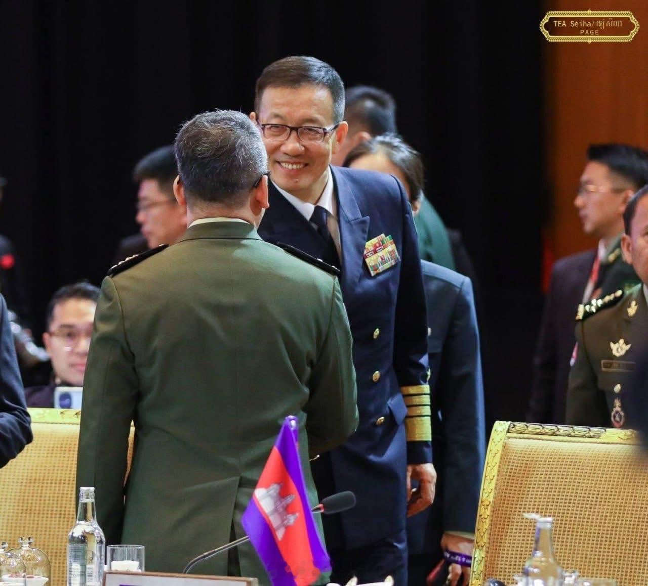 董军  老饭🍚  2025.11.01 在马来西亚出席东盟防长扩大会议。 再不