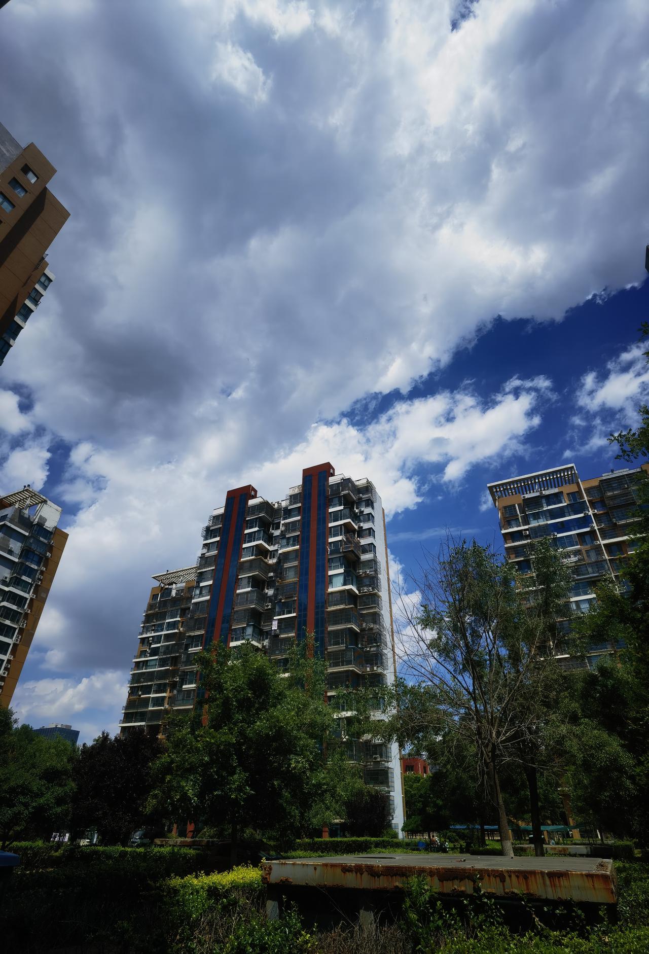 图片是唐山 八里庄附近小区，50年前俺们连在这里抢救唐钢家属区，先后奋战100天