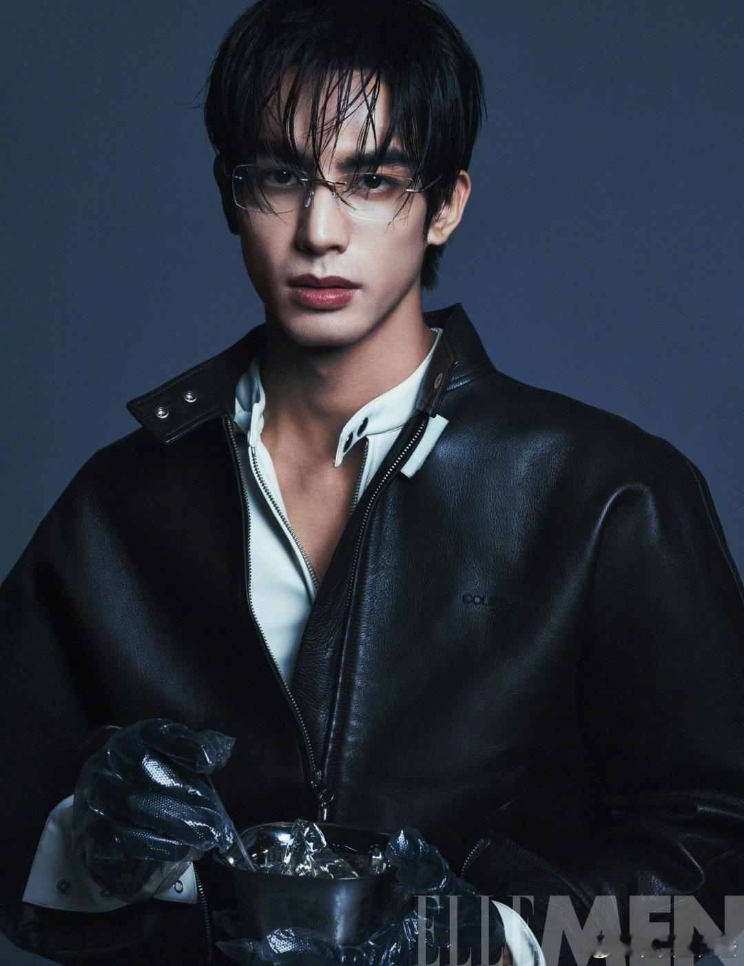 宋威龙露腰血痕妆 谁懂这种致命吸引力！露腰设计秀出优越比例，血痕妆增添故事感，性