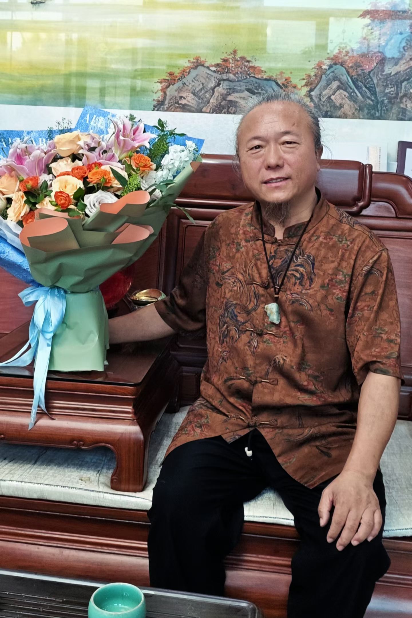 中秋节快乐祝我所有良师益友，亲朋好友们中秋节快乐，吉祥健康，平安幸福……[胜利]