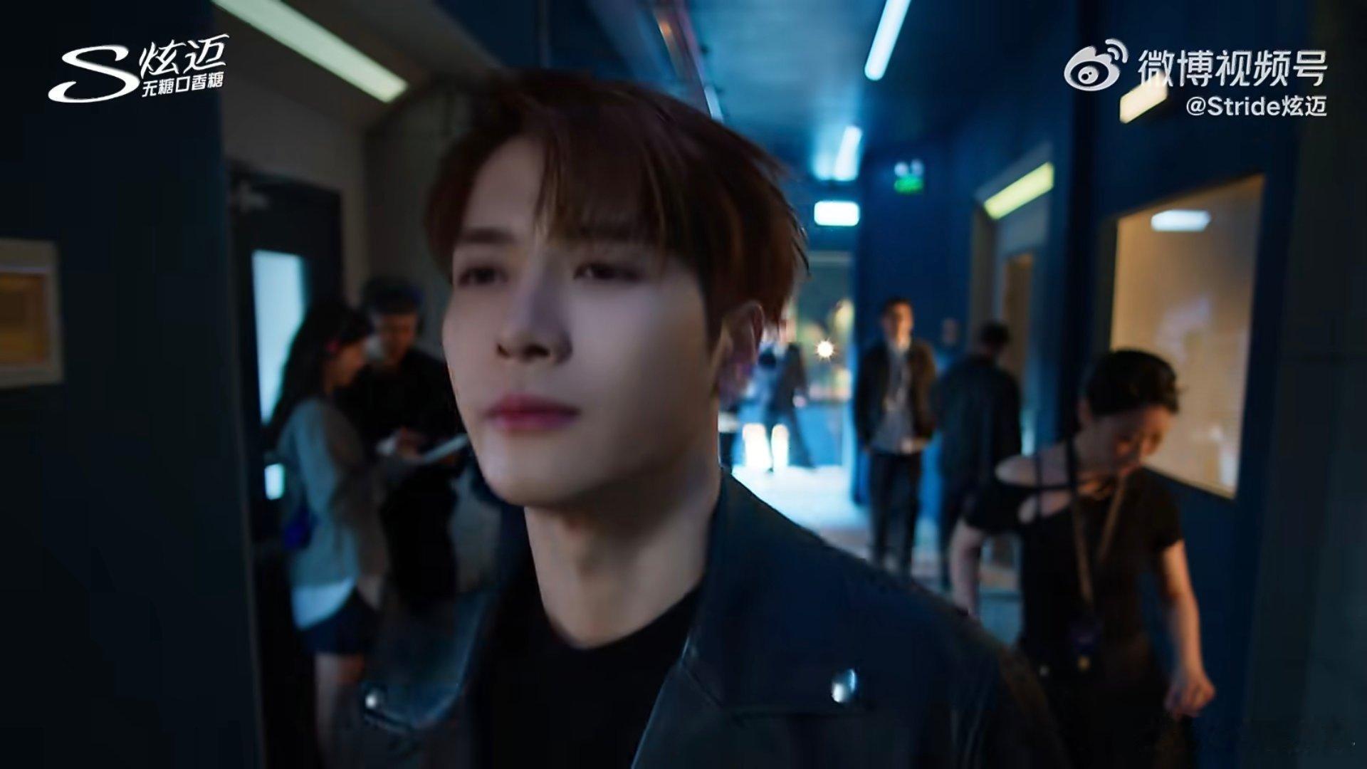 王嘉尔炫迈首发舞台 炫迈×王嘉尔全球代言！男生看了也直接封神刷到炫迈官宣王嘉尔的