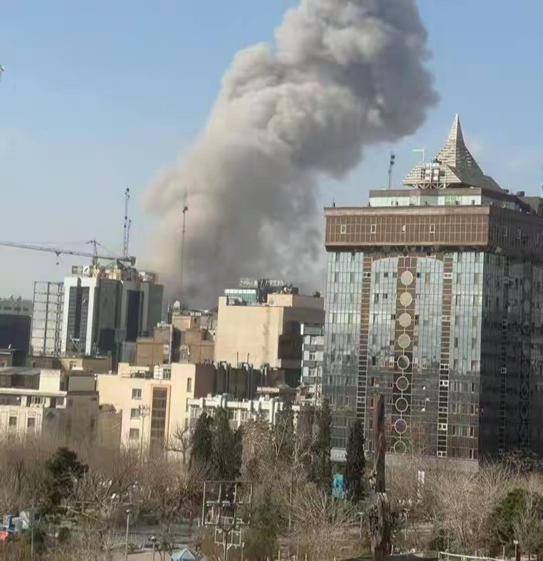 开战第20天：伊朗大杀器齐出，美航母仓皇撤离，特朗普紧急求助35国
 

 
暴