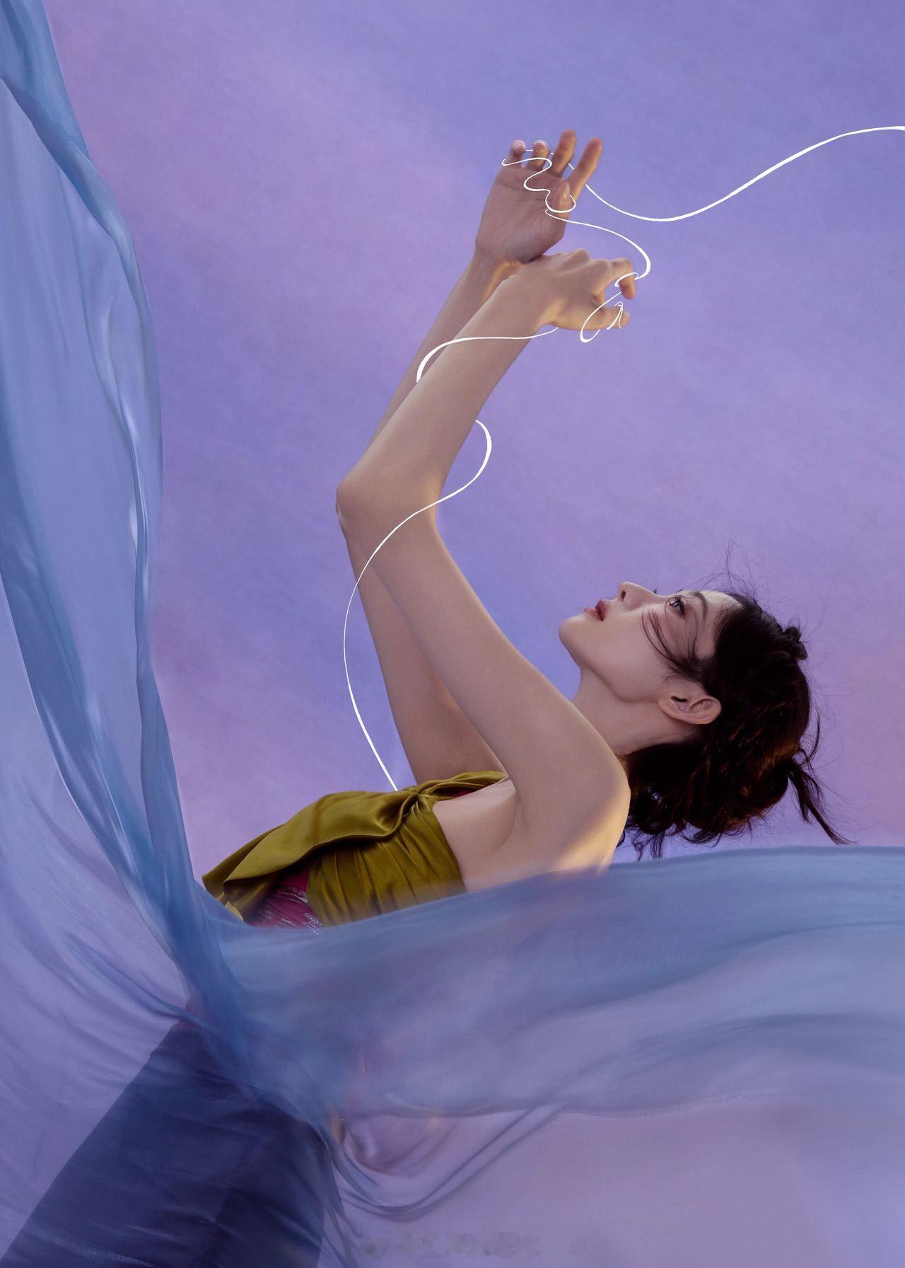 张艺凡镜头下得多瘦 美得我眼睛一亮又一亮！像是把海浪凝练成了诗行[哇]身形高挑曼