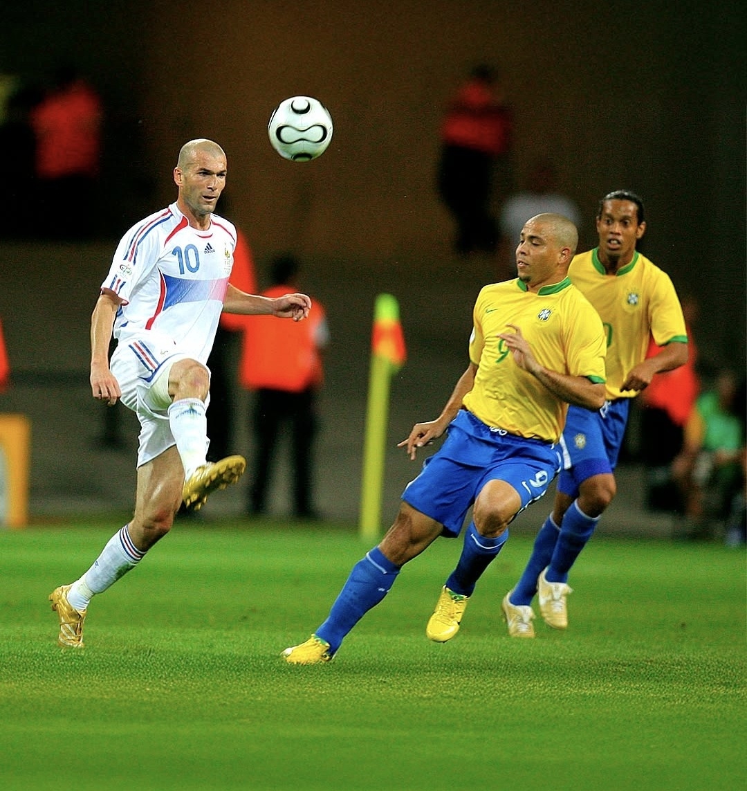 一张照片三位传奇。足球