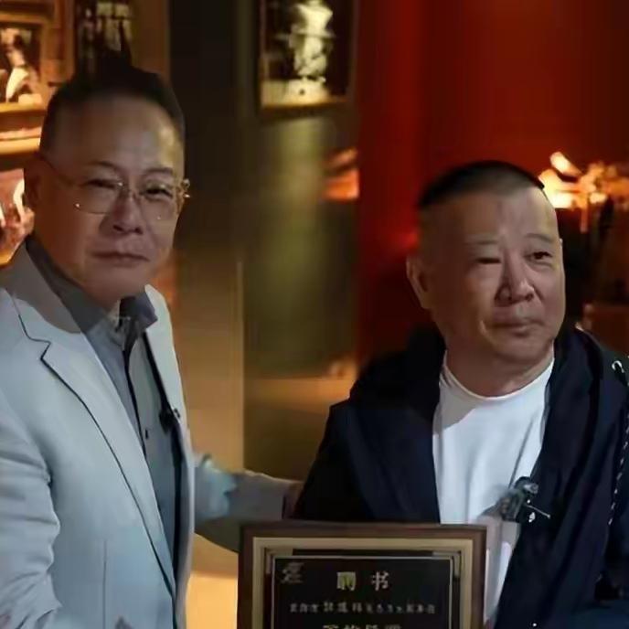 你能想象吗？相声界的郭德纲，11月5号下午突然现身长春，还一口气拿下两个头衔，这