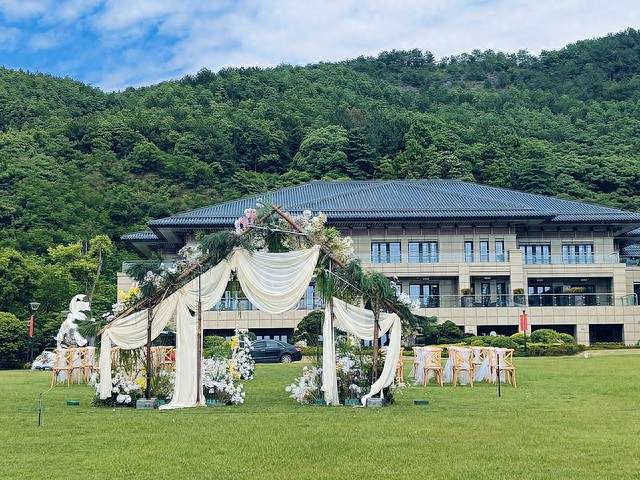黄历上没写“宜嫁娶”，他却把婚礼办成了所有人羡慕的样子