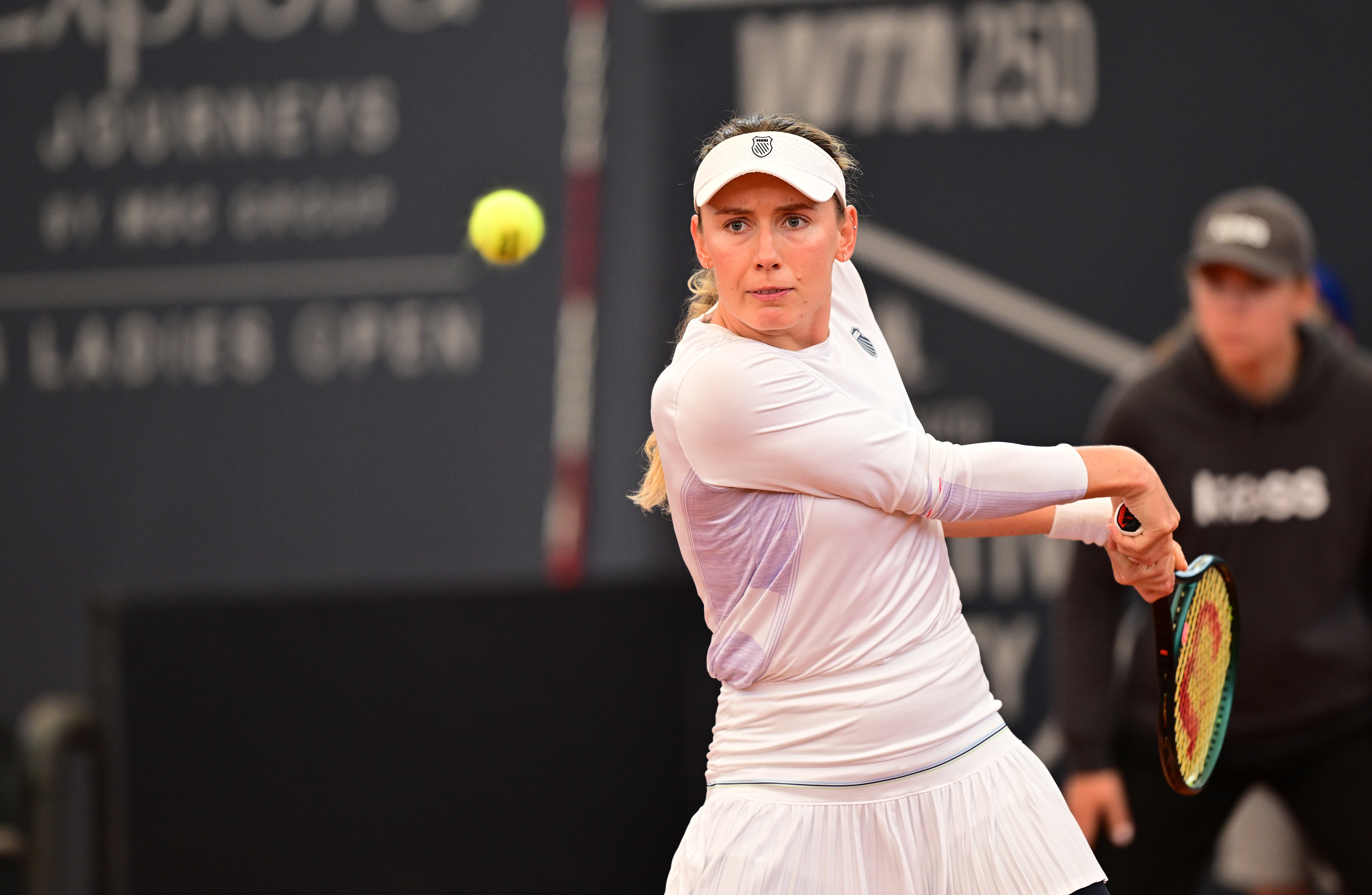 从草地到红土✅WTA250汉堡站，头号种子亚历山德洛娃以6-0 6-3淘汰资格赛