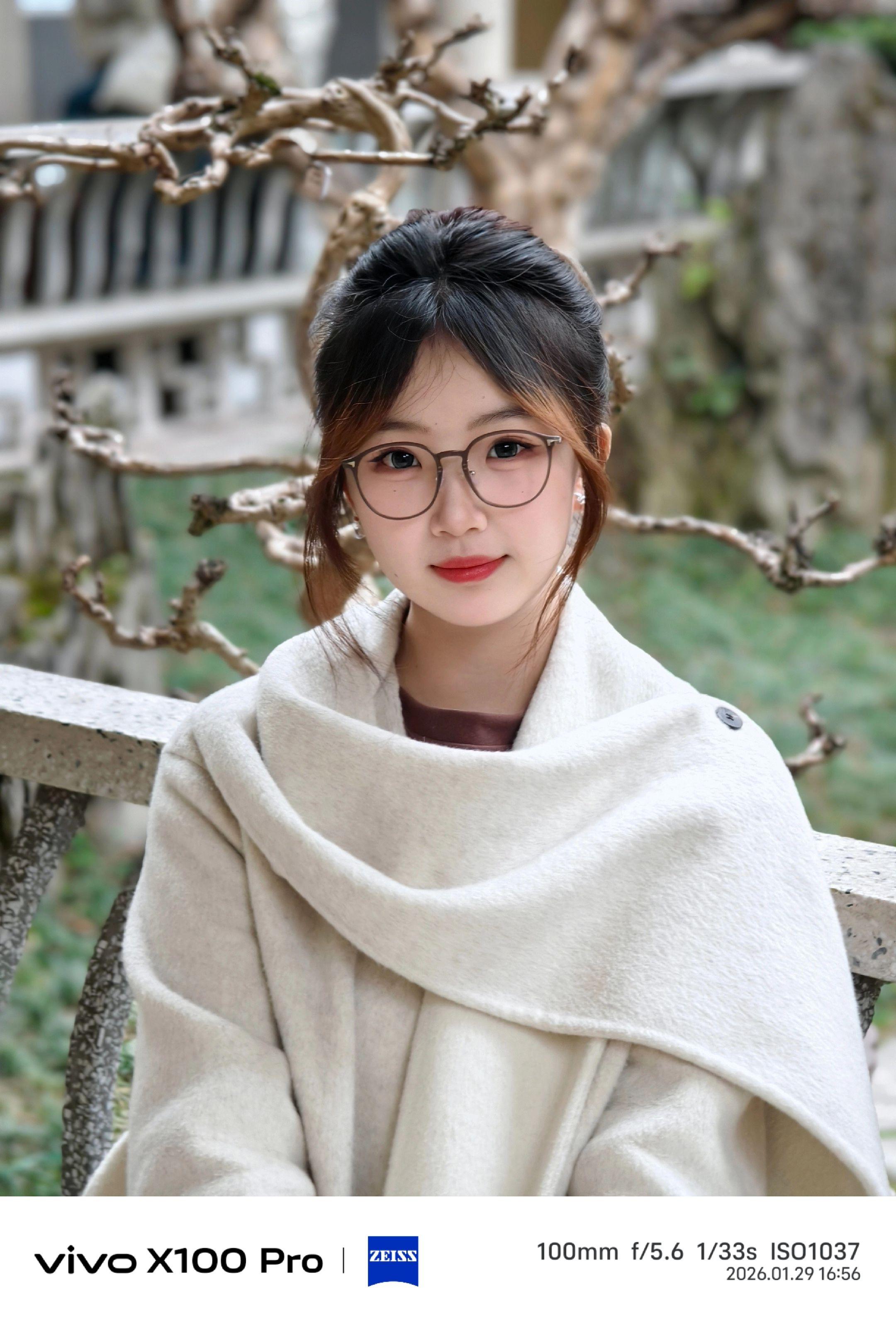 喜欢眉眼弯弯的自己。