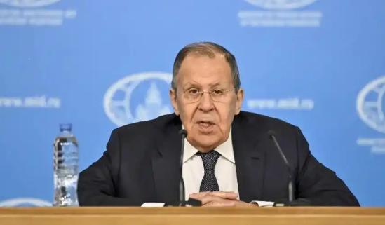 俄日撕破脸，火药味浓到快呛人，俄罗斯直接撂下狠话，日本敢跟着美国在自家地盘部署中