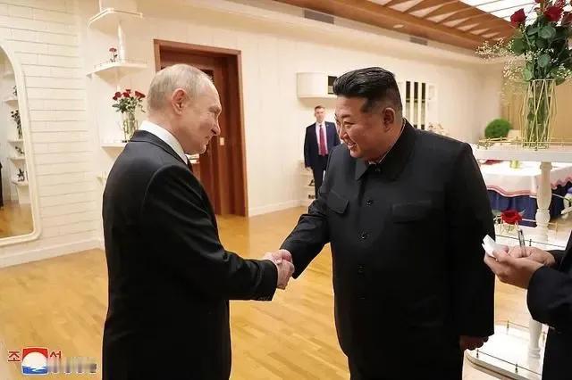 【普京还是普京】
近日，“俄朝关系史上，俄罗斯国家元首第二次访问平壤”、“普京2