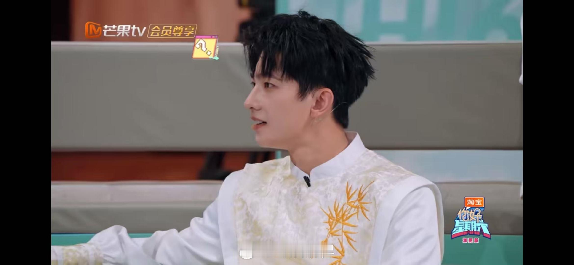 杨洋手动闭麦杨迪 你好星期六为了不让杨迪“剧透”，杨洋直接动手闭麦，这胜负欲太可