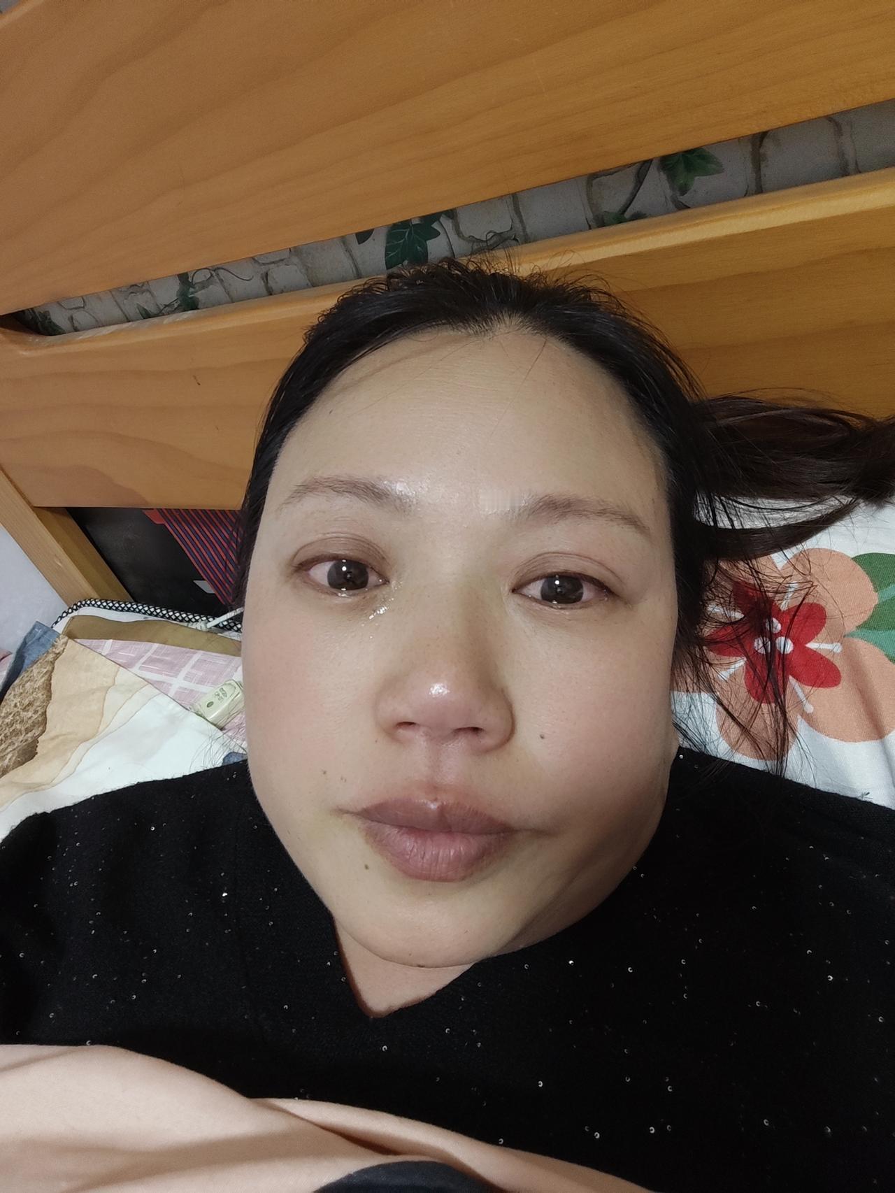 我今天哭了好久好久！孩子最终选择回家自学，离开学校去拿被子，我一直哭，12年寒窗