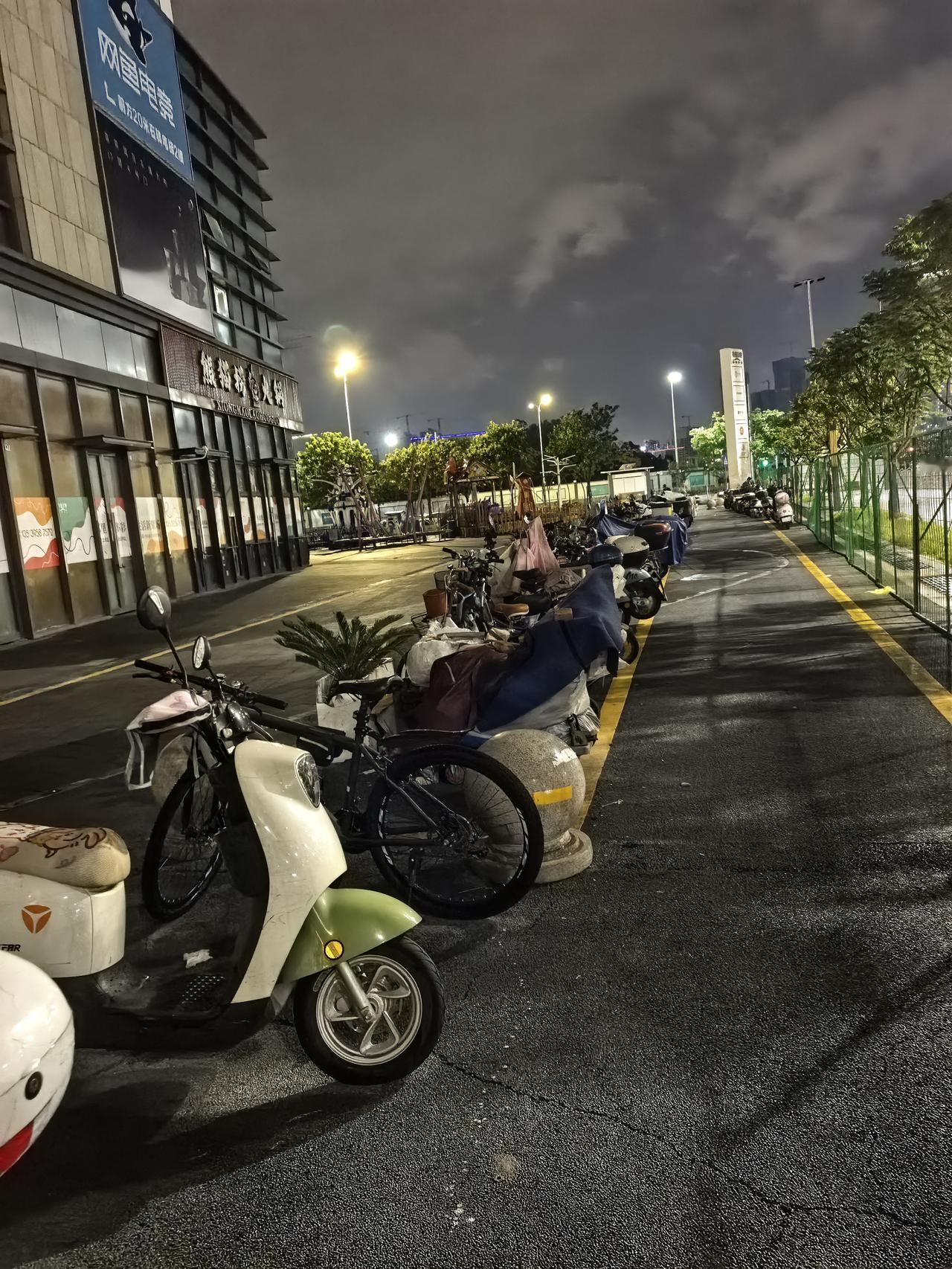 [炸弹][炸弹]十万火急！.比台风更危险的事情还没有人注意到，16级台风桦加沙可