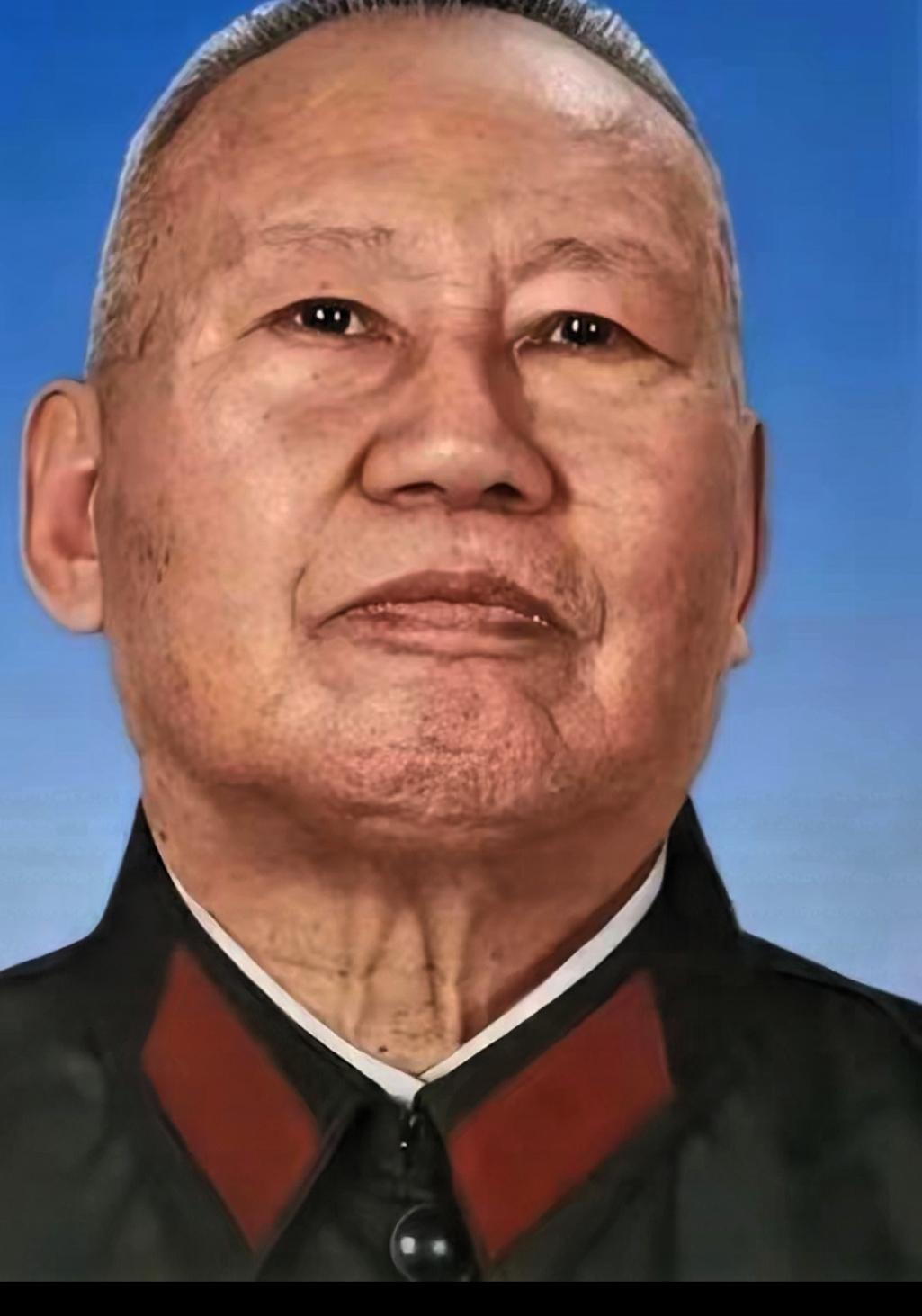 这才是真正的英雄风骨！
1978年，张积慧从原空军副司令的高位上滑落，被解除职务