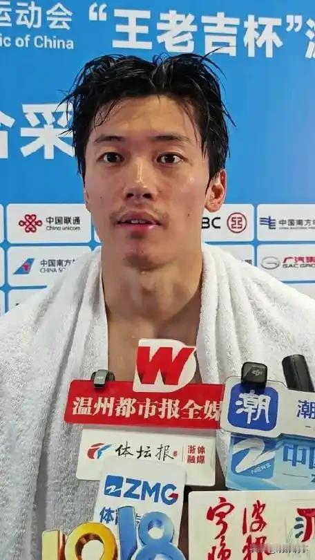 在第十五届全运会男子400米个人混合泳决赛中，浙江队名将汪顺勇夺桂冠，实现了这一