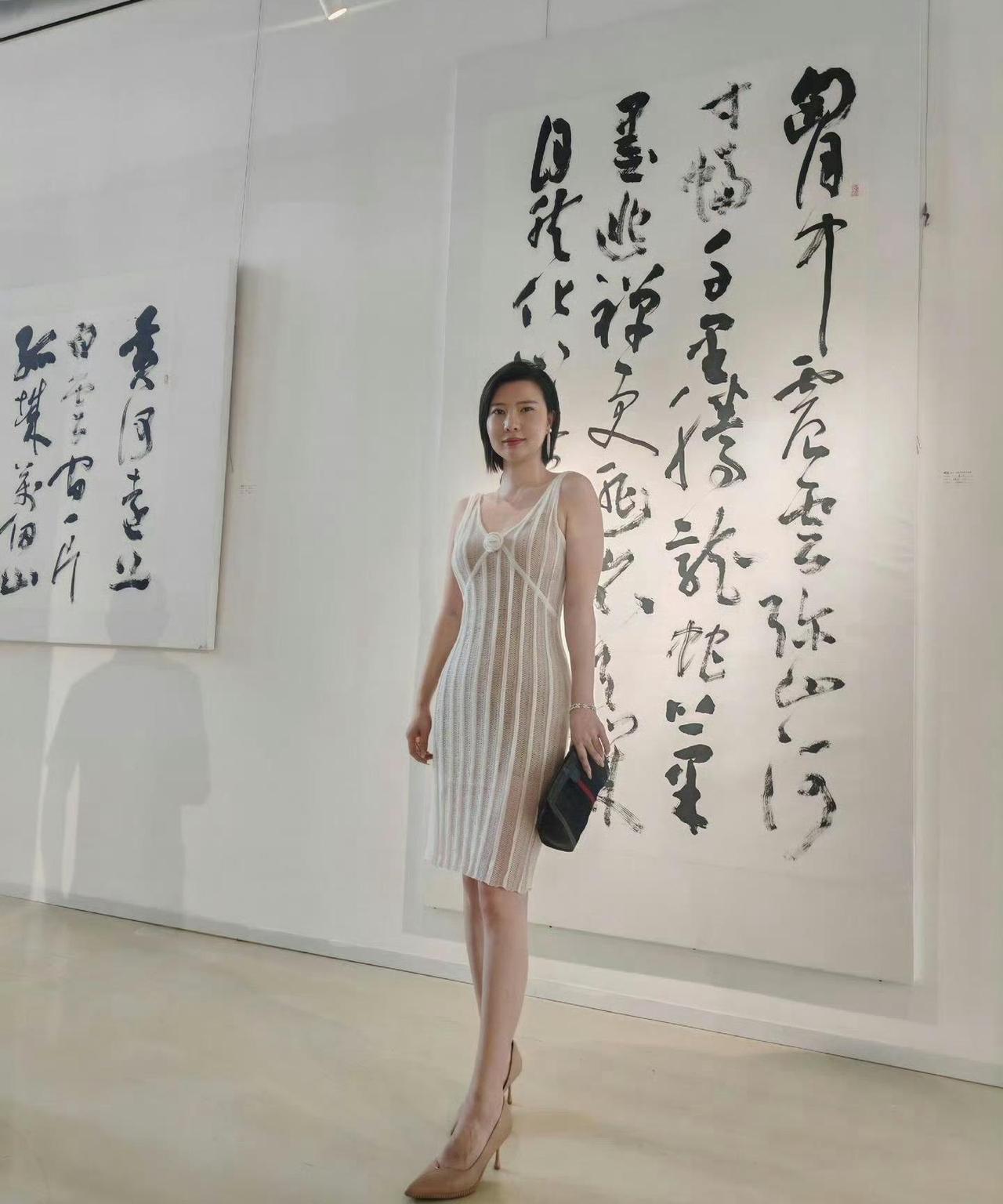 高挑身材好的大美女