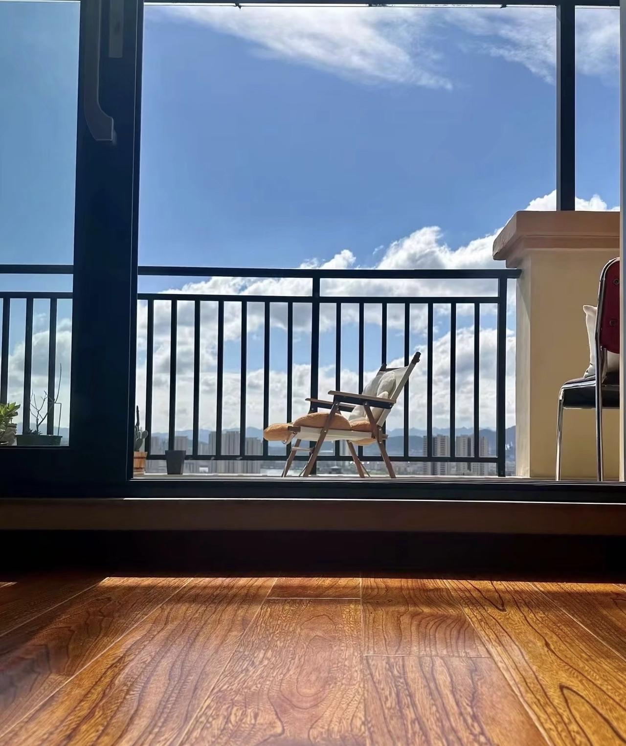 人生不经梳理。
工作27年，换过五大类，21份工作。
最长的6年，最短的1个月。