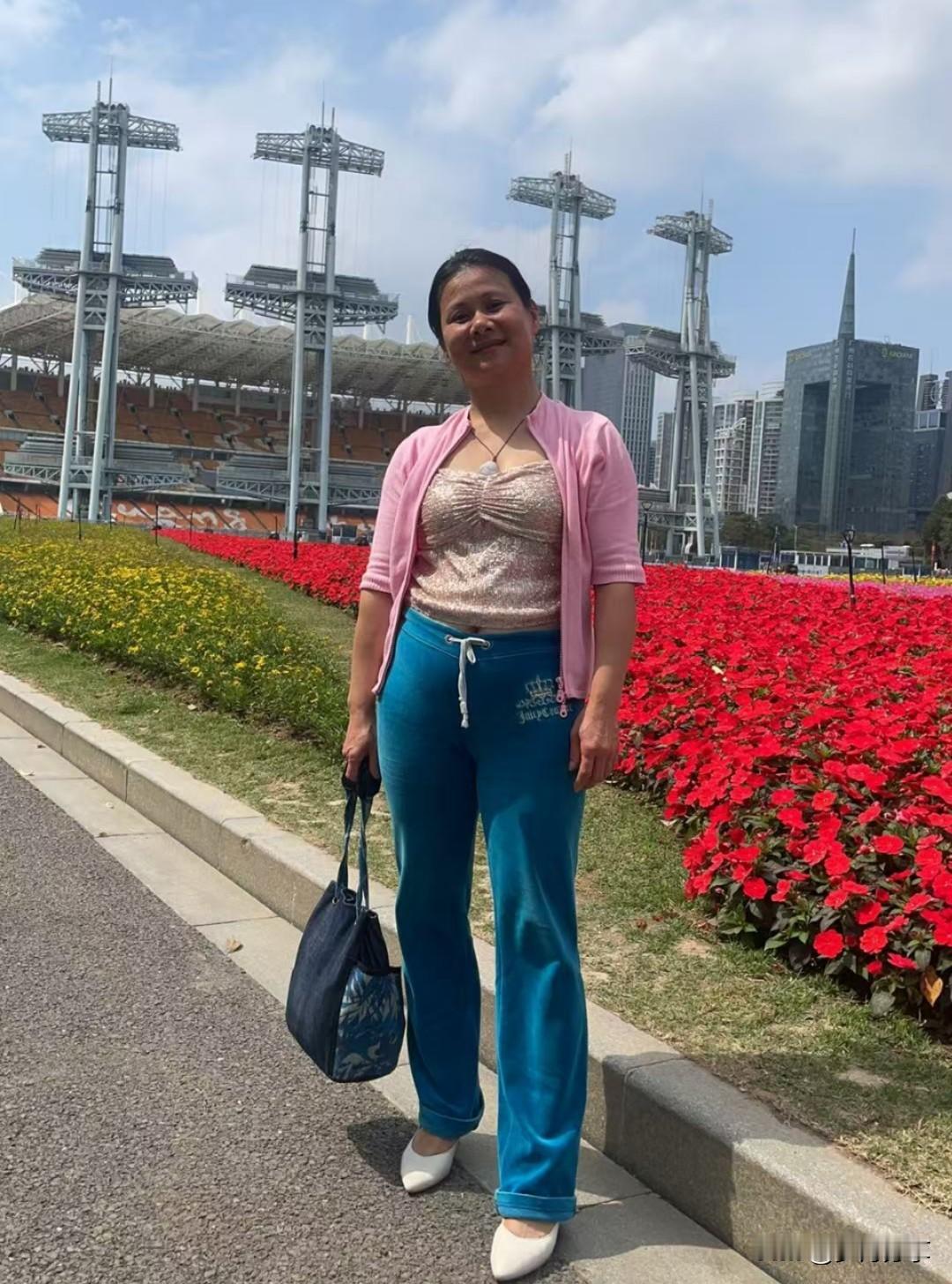 都说女人腰长腿短是懒妇，那我这个腿长腰短的女人又是什么呢？你觉得腿长腰短美不美
