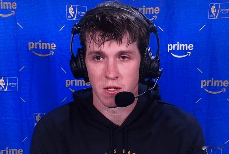 传球大师！里夫斯谈老大哥詹姆斯：

“勒布朗拥有最高的篮球智商。”

“他是绝对