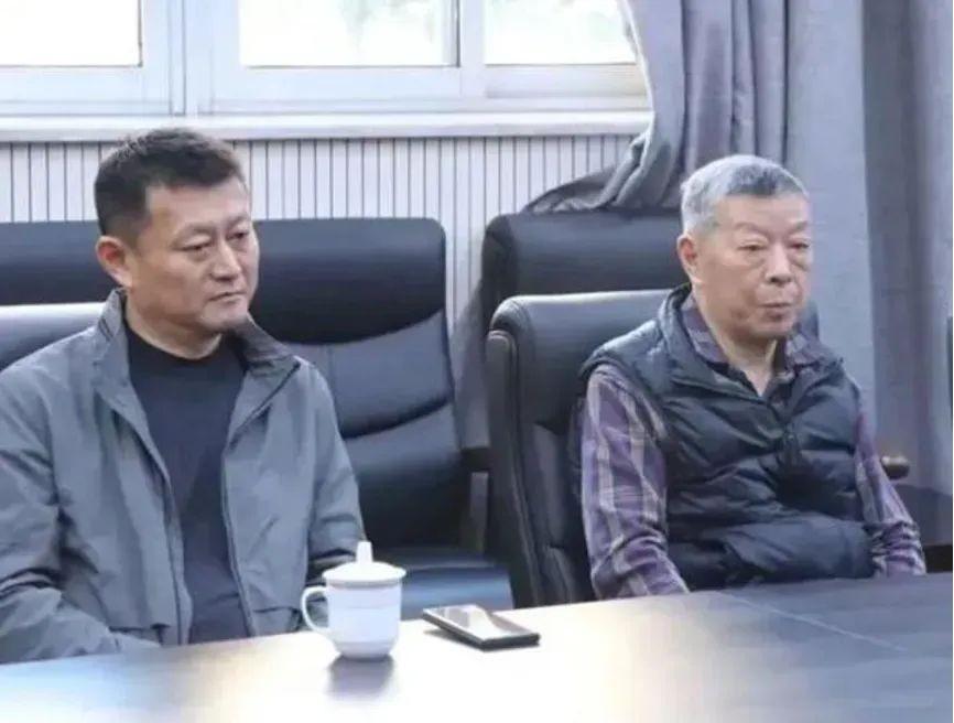 朱令病危那会儿，孙维是她最亲近的室友。可朱令一倒下，孙维就再没碰过翻译救命邮件的