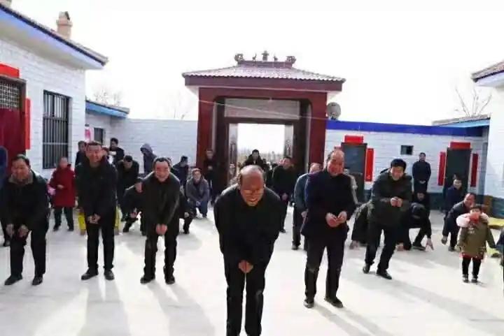 在农村同族人辈分相差大如何称呼?当今，农村同族人不管其辈分相差多大，年龄有多大悬