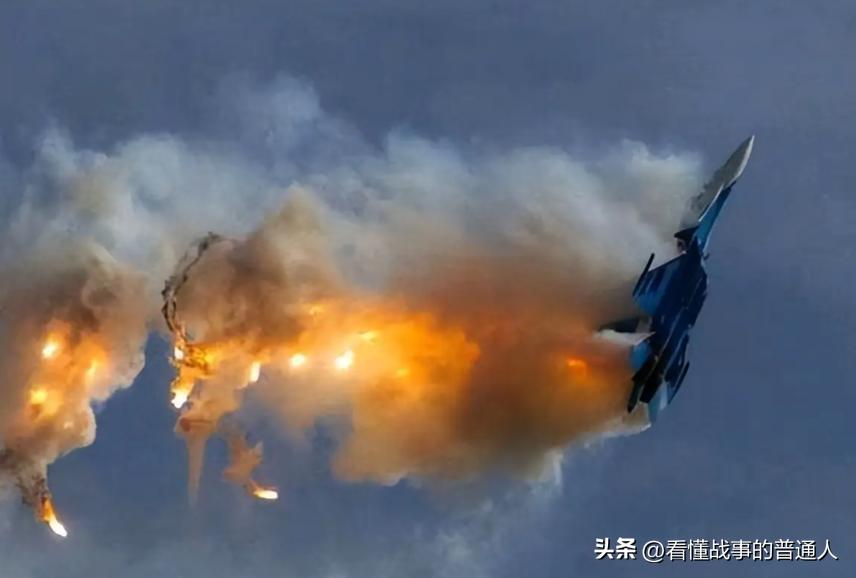 3架F-15在科威特上空被打成碎片，打出这几枚导弹的不是伊朗，是美军自己部署的