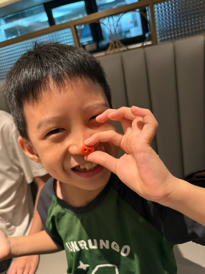 带嘉和皓哥看年会不能停2，他们都觉得很好看嘉嘉说，牛马太惨了和嘉嘉看完预告，和他