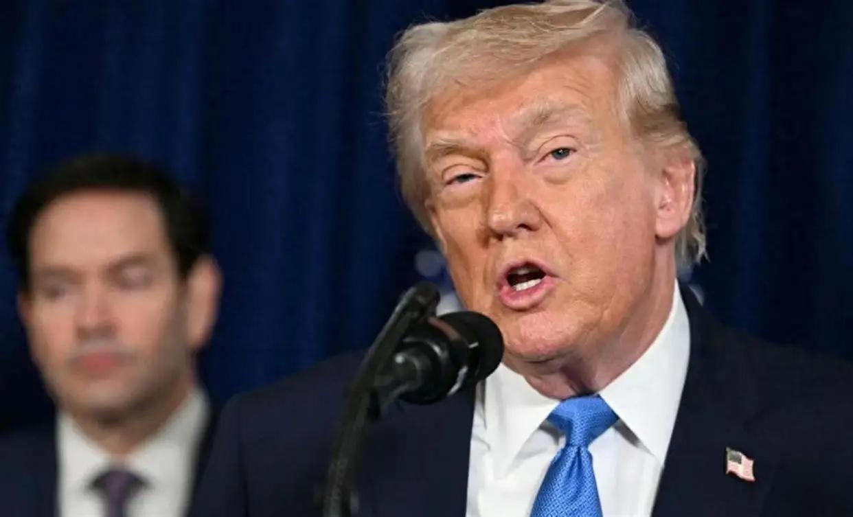 特朗普威胁向加拿大征收100%关税，可能忘了加拿大总理卡尼还有个身份背景：他是西