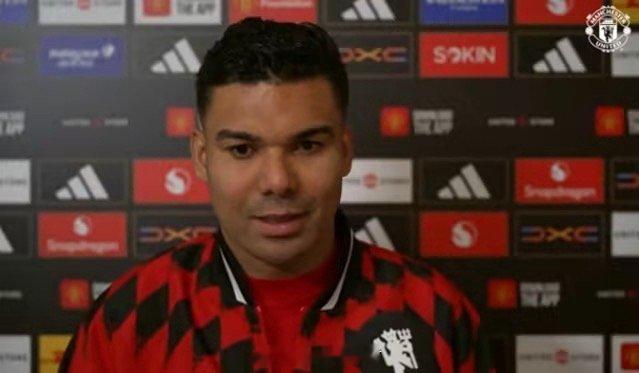 英超第37轮比赛，曼联主场3-2击败诺丁汉森林，卡塞米罗也完成了他在老特拉福德的