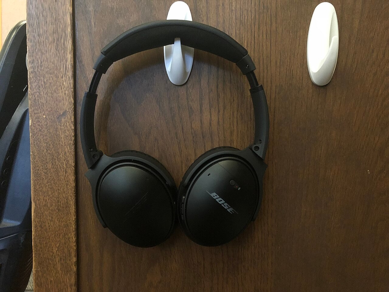 刚收到最新消息，Bose今天把QuietComfort消噪耳机II给端出来了——