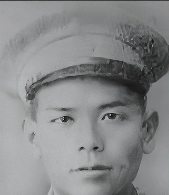 1949年12月，胡宗南在逃离成都前，交给副官一张机票和十根金条说：“你交给扩大