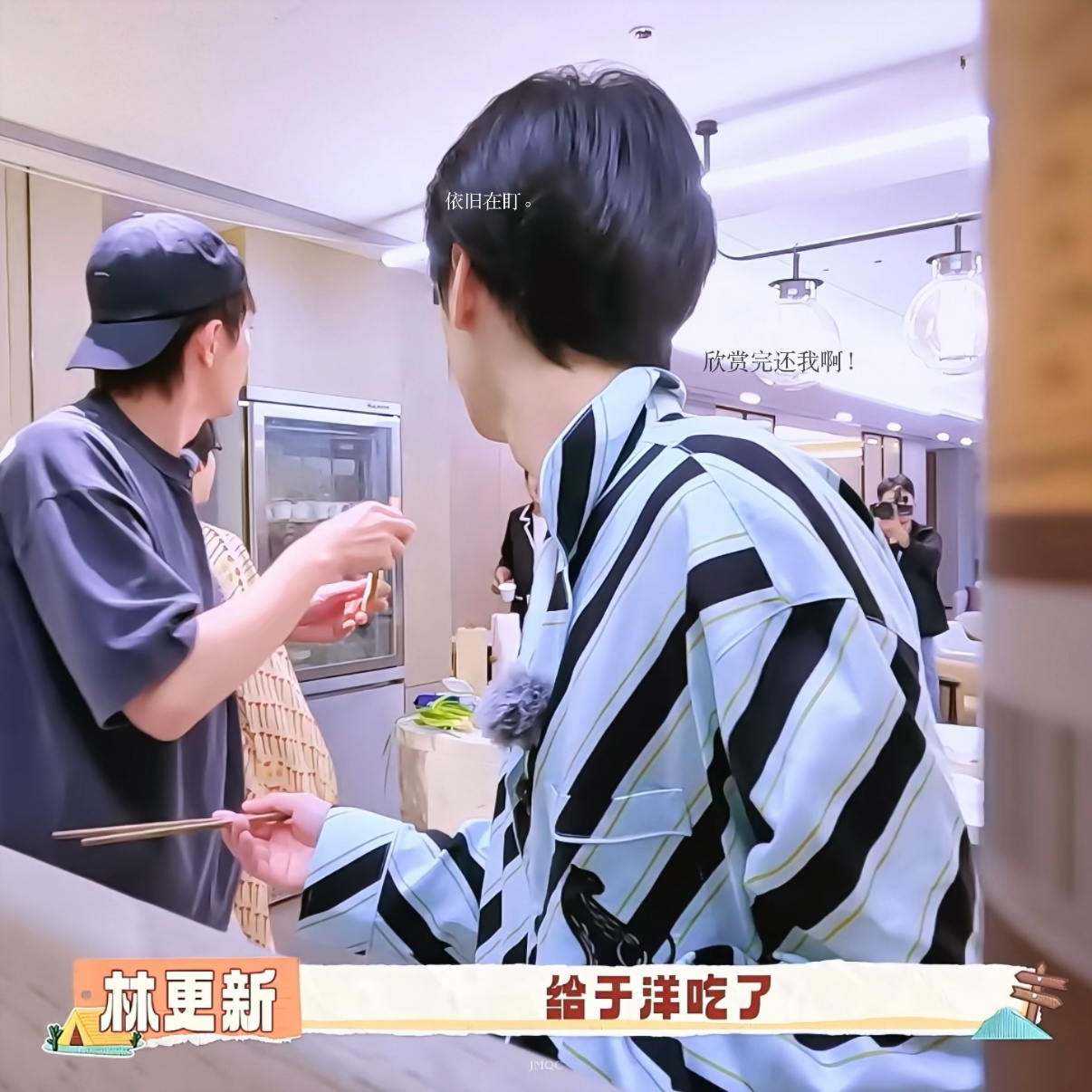 世界乱套半天面包尸体都已经被拖走了 此孩还一心想着给自己的*巧克力*吐司翻面呢！
