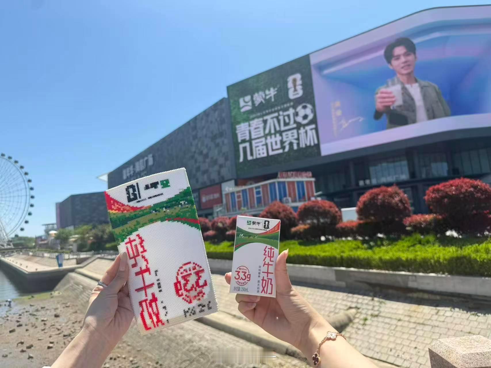小时候感觉用杯子喝牛奶的都是主角 小时候捧着杯子喝牛奶，总觉得自己闪闪发光像主角