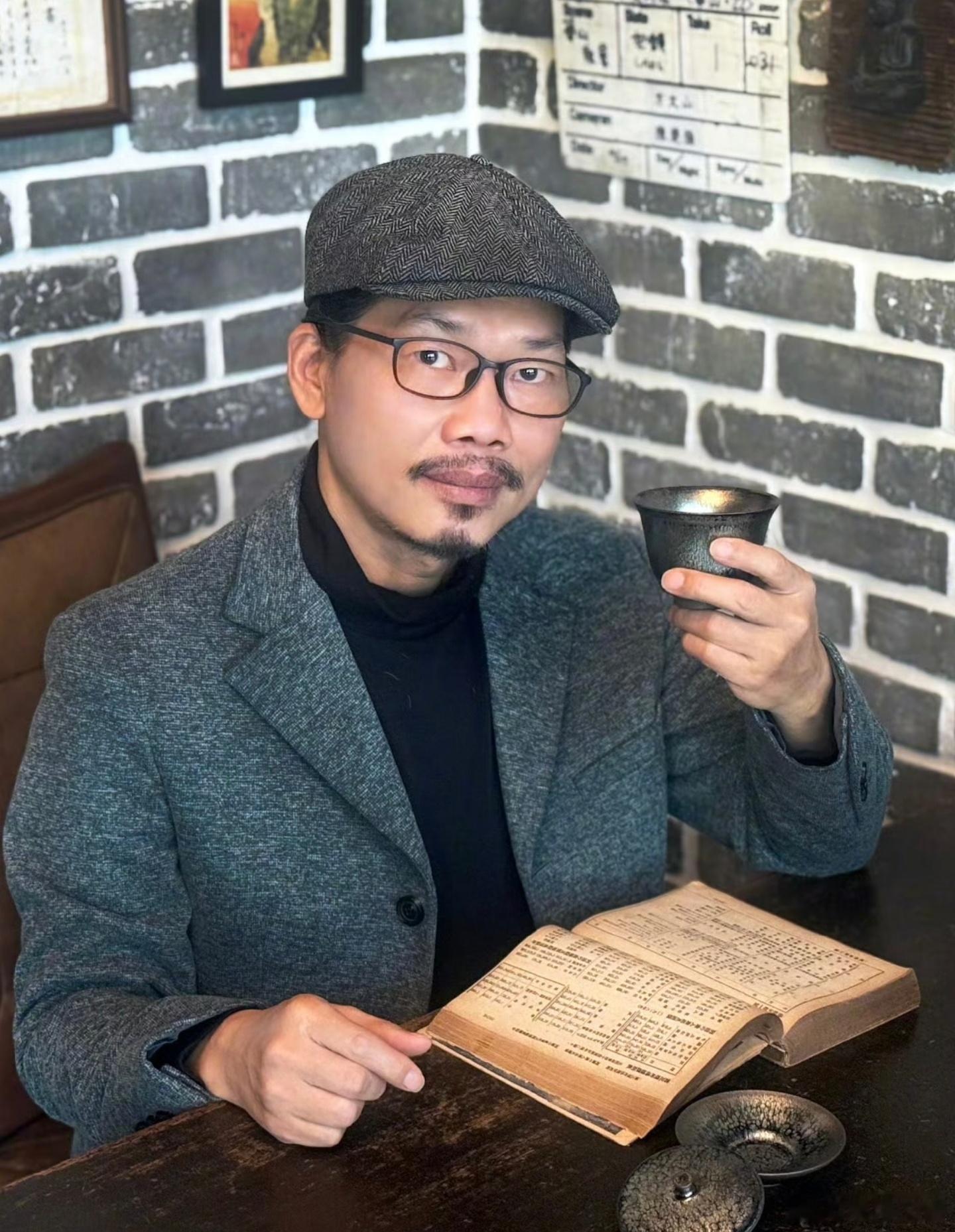 方文山方否认出轨 方文山被曝曾与艺人地下情  根据台媒消息，方文山助理回应方文山