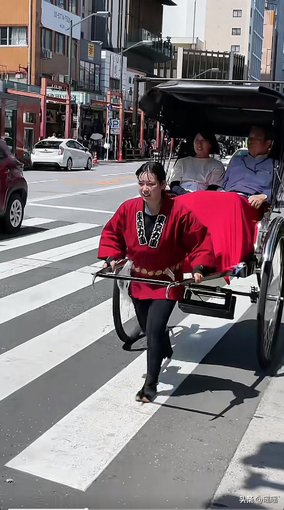 日本女孩子拉人力车[赞]