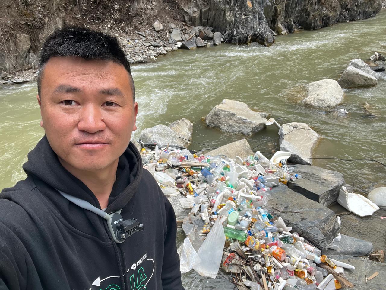 边捡垃圾边旅行第27天 非常丧的一天 
捡垃圾的夹子又坏了一个 又损失十几块钱
