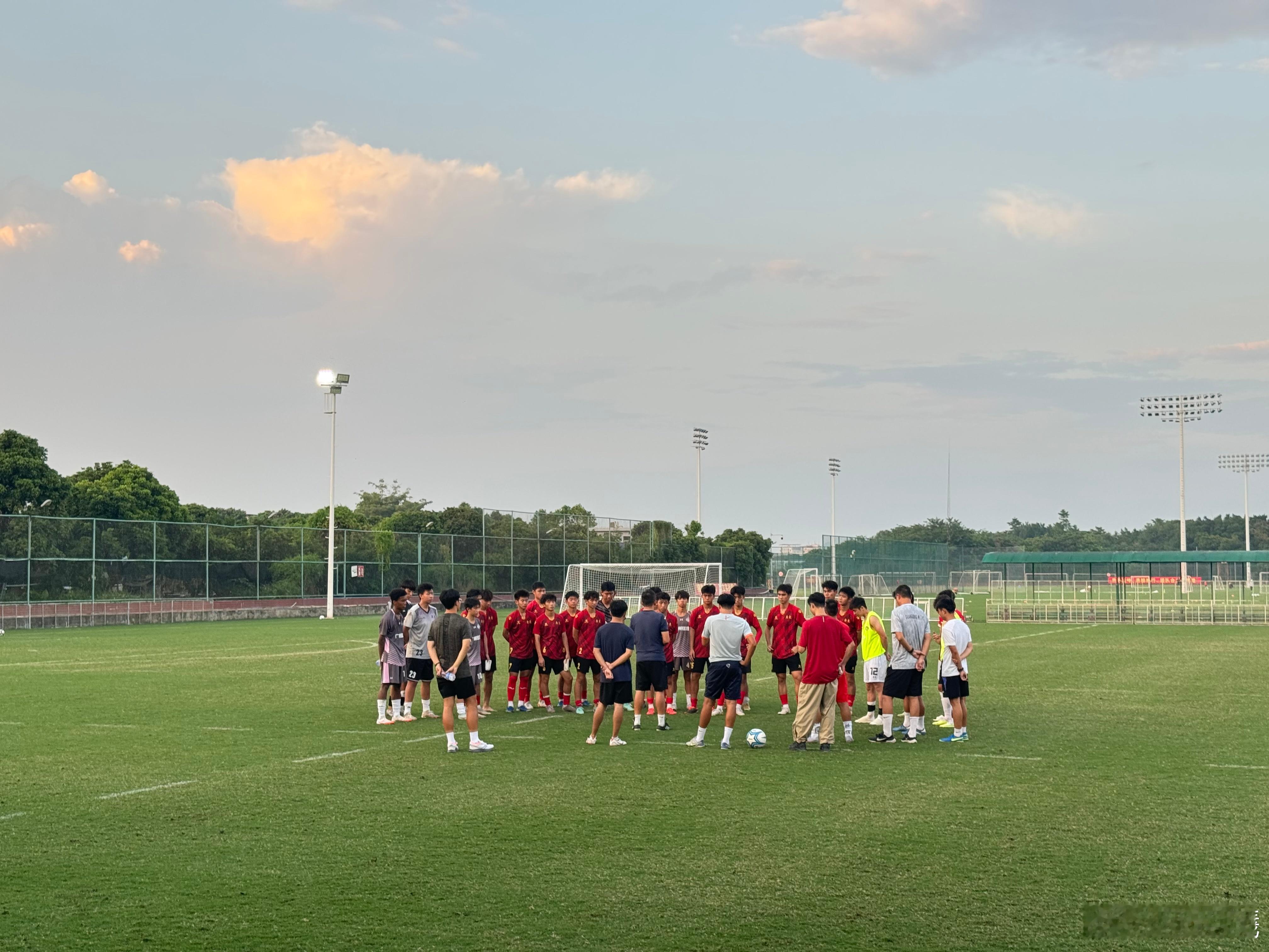 踢球已经10年半了….十年磨一剑远不够[汗] ​​​