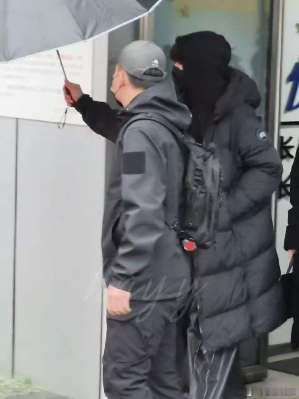 张凌赫好六逐玉剧宣张凌赫拿相机上班张凌赫好六逐玉剧宣，哇塞哇塞，真是不错 