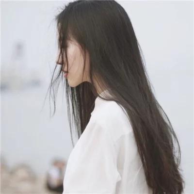 突如其来的脾气，
都是积攒已久的委屈：
那个懂事的人，心里全是伤

大家都夸你懂