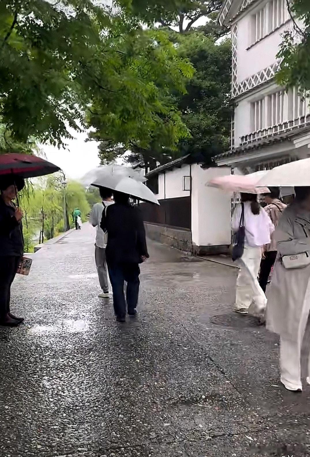 日本经常也下雨，但很少看见水㓎街 